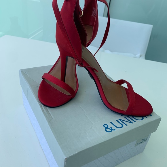 14th & Union Anika-Fab ankle strap red sandals - Picture 5 of 8